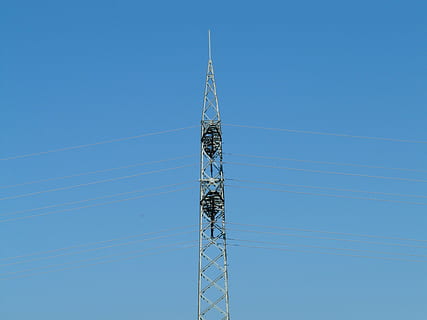 strommast, pylon, obecny, Elektryczność, żelazo, wieża, budynek, metal, wkręt, nit, gruczoł, stabilny, niski kąt widzenia, niebieski, niebo, kabel, czyste Niebo, połączenie, technologia, żadnych ludzi, Natura, pylon energii elektrycznej, dzień, linia napięcia, wytwarzanie paliwa i energii, zasilacz, wysoki - wysoki, na dworze, kopia przestrzeń, zbudowana struktura, globalna komunikacja, sprzęt elektryczny, 2K, CC0, domena publiczna, darmowe zdjęcia