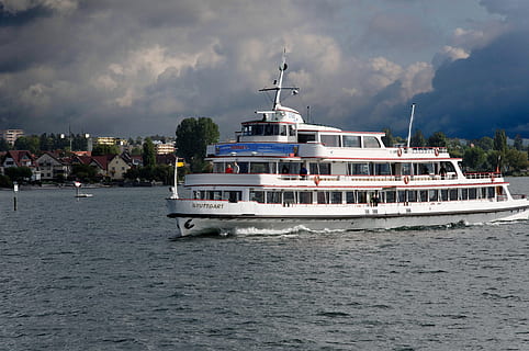 Bodensee, Schiff, Sturm, Wolken, Versand, Wasserfahrzeug, Wasser, Transport, Transportmittel, Meer, Kunst, wolke - himmel, Himmel, Passagierfahrzeuge, die Architektur, Ufergegend, Segeln, Kreuzfahrt, Natur, Gebäudehülle, Fähre, Yacht, gebaute Struktur, keine Leute, Kreuzfahrtschiff, draußen, Luxus, Segelboot, 4K, CC0, gemeinfrei, lizenzfrei