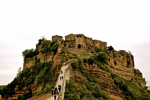 people, walking, great, wall, china, brown, castle, daytime, town, village, hill, cliffs, architecture, city, buildings, bridge, pedestrians, path, history, old ruin, ancient, travel destinations, built structure, travel, building exterior, sky, day, the past, low angle view, nature, mountain, tourism, no people, tree, plant, fort, outdoors, ancient civilization, 1080P, CC0, public domain, royalty free