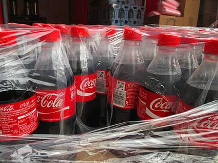 Coca Cola, cola, botellas, beber, botellas, embalaje, rojo, marcas registradas, transporte, delicioso, ciencia, laboratorio, nadie, biología, adentro, transparente, el plastico, educación, material de vidrio, salud y medicina, investigación, de cerca, envase, bolsa de plastico, bolso, sangre, gran grupo de objetos, investigación médica, comida y bebida, vaso, contaminación, consumismo, 4K, CC0, dominio público, libre de derechos