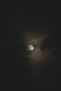 foto de la lluna de sang, lluna plena, lluna, núvols, fosc, cel, nit, cel nocturn, 70-300 mm, cànon, vista d’angle baix, espai, astronomia, bellesa a la natura, cap gent, escenics - natura, naturalesa, núvol - cel, Lluna planetària, escena tranquil·la, còpia espai, tranquil·litat, a l'aire lliure, forma geomètrica, idíl·lic, exploració, astrologia, eclipsi, llum de la lluna, espai i astronomia, 5K, CC0, domini públic, lliure de regalies