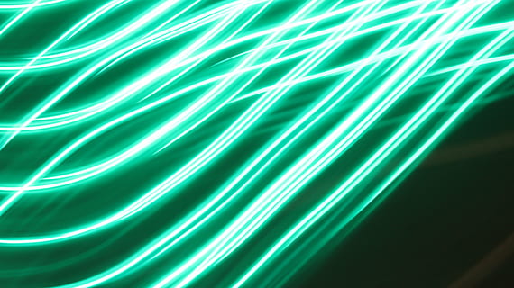 grøn, lyn, digital, tapet, lys, neon, neonlys, fuld ramme, grøn farve, baggrunde, mønster, ingen mennesker, abstrakt, blå, tæt på, piblede, tekstil, levende farve, blad, bølge mønster, tekstureret, plante del, stribet, lyse, indendørs, natur, studio skud, blødhed, sort baggrund, flyder, 5K, CC0, offentligt domæne, royaltyfrie