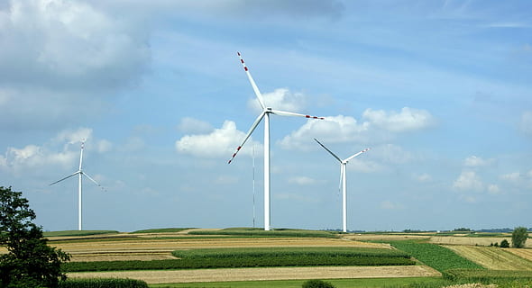 blauer Himmel, Wolken, Windmühle, Windmühlenfarm, Landschaft, Natur, Leistung, Turbine, Generator, Elektrizität, Alternative, Windkraft, Windkraftanlage, Umweltschutz, alternative Energie, erneuerbare Energie, Kraftstoff- und Stromerzeugung, Umgebung, Himmel, Technologie, Feld, wolke - himmel, Gras, ländliche Szene, Schönheit in der Natur, Land, Tag, Pflanze, nachhaltige ressourcen, keine Leute, draußen, Kraft in der Natur, Wind, Netzteil, 4K, CC0, gemeinfrei, lizenzfrei