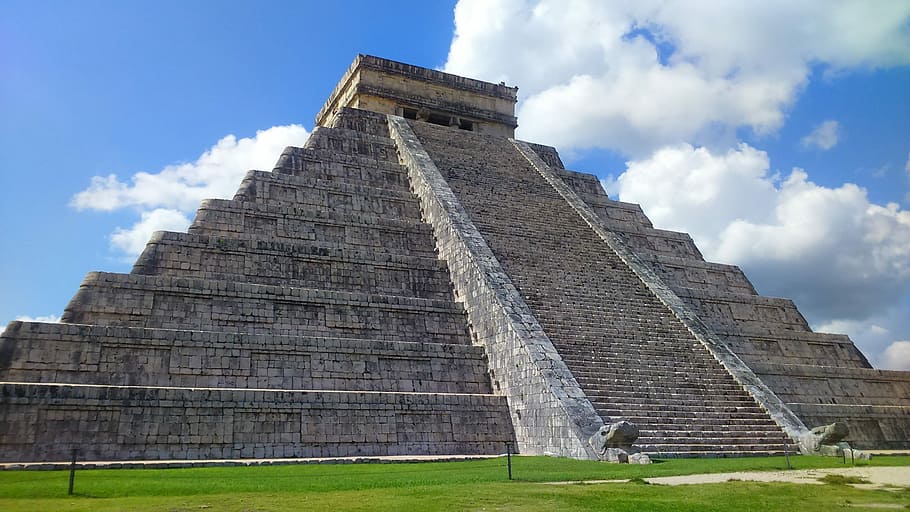 estructura de formigó gris, chichen itza, Maya, piràmide, kukulkan, referència, història, arquitectura, el passat, cel, núvol - cel, destinacions de viatge, antic, civilització antiga, viatjar, turisme, estructura construïda, naturalesa, vista d’angle baix, herba, blau, exterior de l'edifici, dia, lloc de culte, arqueologia, a l'aire lliure, 2K