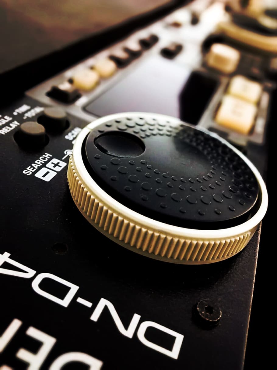 compactera, dj, controlador, cd, denon, electrònica, àudio, música, tecnologia, primer pla, text, nombre, temes de fotografia, comunicació, a l'interior, cap gent, equipament, càmera - equip fotogràfic, color negre, estil retro, equip fotogràfic, marcar, sol objecte, natura morta, control, guió occidental, lent - instrument òptic, polsador, càmera digital, color plata, 1080P