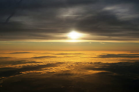 himmel, skyer, sol, ovenfra, horisont, humør, atmosfære, romantisk, aftenhimmel, skyer form, over skyerne, solnedgang, natur, sky - himmel, baggrunde, vejr, skumring, blå, scenics, cloudscape, sollys, udendørs, scenics - natur, skønhed i naturen, ro, rolig scene, idyllisk, orange farve, ingen mennesker, overskyet, luftfoto, dramatisk himmel, lyse, over, 4K, CC0, offentligt domæne, royaltyfrie