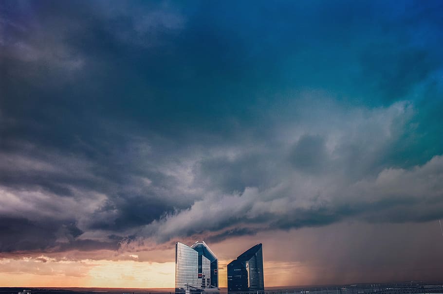 tres, de gran alçada, edificis, fosc, cel, negre, blanc, concret, edifici, ennuvolat, posta de sol, nit, núvol, skycraper, augustin de montesquiou, augustindem, pari, núvol - cel, arquitectura, estructura construïda, exterior de l'edifici, aigua, ciutat, naturalesa, mar, cap gent, cel dramàtic, vespre, bellesa a la natura, a l'aire lliure, cloudscape, exterior d’edifici d’oficines, 4K