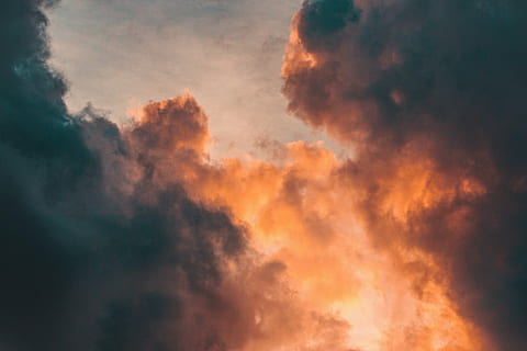 zlatý, hodina, mrak, šedá, mraky, nebe, oheň, kouř, západ slunce, oranžový, krajina, unsplash, abstraktní, Červené, barva, svítání, mrak - nebe, krása v přírodě, oranžová barva, scéna s oblaky, nikdo, životní prostředí, dramatická obloha, Příroda, scenics - příroda, zatažený, pozadí, idylický, nízký úhel pohledu, klid, venku, hořící, bouřka, vítr, abstraktní pozadí, 5K, CC0, veřejná doména, bez autorských práv