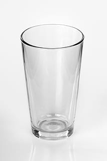 drikke, væske, renhed, blank, glas, ølbriller, drikker øl, tomt glas, krystal, gennemsigtig, fødevarer drikkeklar, kvalitetsdrik, glas glas, nuværende billede, øl, fedt nok, alkohol, studio skud, drikkeglas, skåret ud, husholdningsudstyr, mad og drikke, hvid baggrund, indendørs, forfriskning, enkelt objekt, glas - materiale, mad, ingen mennesker, tæt på, tom, hvid farve, vand, ren, porcelæn, omsorg, 5K, CC0, offentligt domæne, royaltyfrie