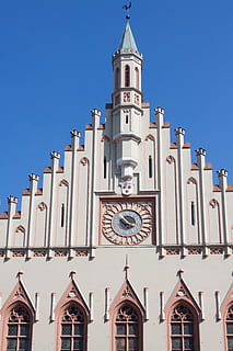 facade, gotisk, Rådhus, ur, Landshut, bayern, Tyskland, sol, bygning, gavl, sommer, romantisk, gammel by, himmel, blå, turisme, byferier, historisk, arkitektur, bygning udvendig, klokke tårn, skyfri himmel, ingen mennesker, religion, bygget struktur, lav vinkel visning, tro, sted for tilbedelse, tårn, spiritualitet, tid, natur, udendørs, 4K, CC0, offentligt domæne, royaltyfrie