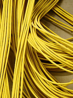 technologie, datakabel, lijn, kabel, datalijn, edvkabel, edp, data overdracht, overdracht, netwerk, netwerkkabels, verbinding, uitrusting, hoogspanningslijn, elektriciteit, draad, computer, detailopname, computer netwerk, industrie, communicatie, stroomvoorziening, internet, computerkabel, gegevens, bundel, telecommunicatieapparatuur, geel, Italiaans eten, stilleven, geen mensen, volledig kader, pasta, binnenshuis, achtergronden, grote groep objecten, spaghetti, ingewikkeldheid, patroon, hout - materiaal, overvloed, verwarde, hoge hoekmening, 4K, CC0, publiek domein, royaltyvrij