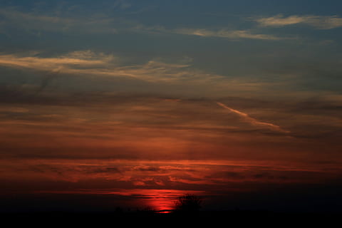 tramonto, sole, rosso, cielo rosso, fuoco, sole, rosso, cielo, in serata, nube, natura, Paesaggi, bellezza nella natura, cielo drammatico, nuvola - cielo, scenics - natura, la tranquillità, scena tranquilla, colore arancione, nessuno, orizzonte, acqua, idilliaco, mare, all'aperto, crepuscolo, Cloudscape, ambiente, cielo romantico, 4K, CC0, dominio pubblico, privo di copyright