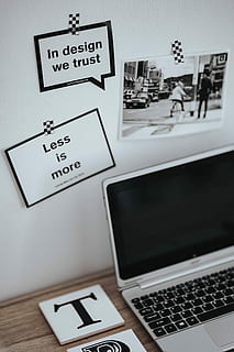 tarjetas, citas, blanco y negro, foto, computadora portátil de plata, inspirador, plata, ordenador portátil, espacio de trabajo, lugar de trabajo, computadora, citar, motivacional, lema, negocio, tecnología, oficina, Internet, escritorio, teclado, monitor de computadora, tecnología inalámbrica, nadie, de cerca, adentro, día, comunicación, texto, mesa, escritura occidental, papel, conexión, naturaleza muerta, vista de alto ángulo, guión, equipo de computadora, número, blanco, 4K, CC0, dominio público, libre de derechos