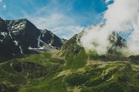catene montuose, coperto, bianca, nuvole, foto di montagna, Alpi francesi, nube, montagna, roccia, valle, verde, natura, paesaggio, Paesaggi, all'aperto, picco di montagna, estate, cielo, nuvola - cielo, catena montuosa, blu, collina, Alpi europee, colore verde, prato, erba, bellezza nella natura, scenics - natura, ambiente, scena tranquilla, scena non urbana, la tranquillità, giorno, nessuno, terra, idilliaco, pianta, geografia fisica, destinazioni di viaggio, cresta montuosa, formazione, albero di conifere, 4K, CC0, dominio pubblico, privo di copyright