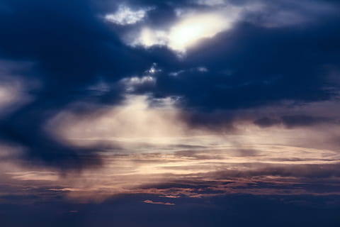 Geschmack, Himmel, dunkler bewölkter Himmel, Geschmack des Himmels, Wolke, Wolkengebilde, Natur, Wetter, wolke - himmel, Blau, draußen, Hintergründe, bedeckt, szenen, Tag, Sommer-, Sonnenuntergang, Dramatischer Himmel, Schönheit in der Natur, Meteorologie, Licht - natürliches Phänomen, Sonnenlicht, Luft, Stratosphäre, Klima, dunkel, Szenen - Natur, Ruhe, Umgebung, keine Leute, Atmosphäre, ruhige Szene, Sturm, Wind, hell, 5K, CC0, gemeinfrei, lizenzfrei