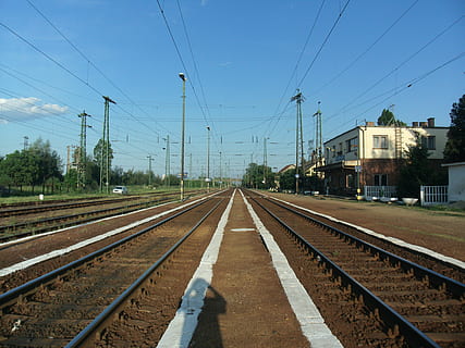 kolejnice, vlak, stopy, stín, nebe, Maďarsko, dunedin, železniční trať, dráha, železniční dopravy, přeprava, elektřina, kabel, Příroda, elektrické vedení, technologie, elektřina pylon, veřejná doprava, slunečního světla, zdroj napájení, způsob dopravy, den, architektura, spojení, stavba, čisté nebe, perspektiva, venku, nikdo, paralelní, 4K, CC0, veřejná doména, bez autorských práv