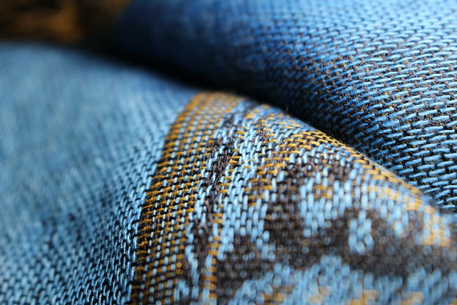 stof, væve, tekstil, mønster, tråd, stoffer producerer, håndværk, blå, guld, grå, tæt på, selektiv fokusering, jeans, ingen mennesker, fuld ramme, baggrunde, tøj, mode, tekstureret, denim, indendørs, afslappet tøj, fokus på forgrunden, multi farvet, materiale, ekstrem nærbillede, læder, 5K