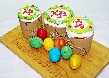 Pâques, des œufs, dimanche, printemps, église, nature morte, table, aliments, Nourriture et boisson, fraîcheur, à l'intérieur, texte, récipient, personne, fête, fermer, multi couleur, indulgence, vue grand angle, décoration, aliments sucrés, sucré, art et Artisanat, alimentation saine, gâteau, tentation, 2K, CC0, domaine public, libre de droits