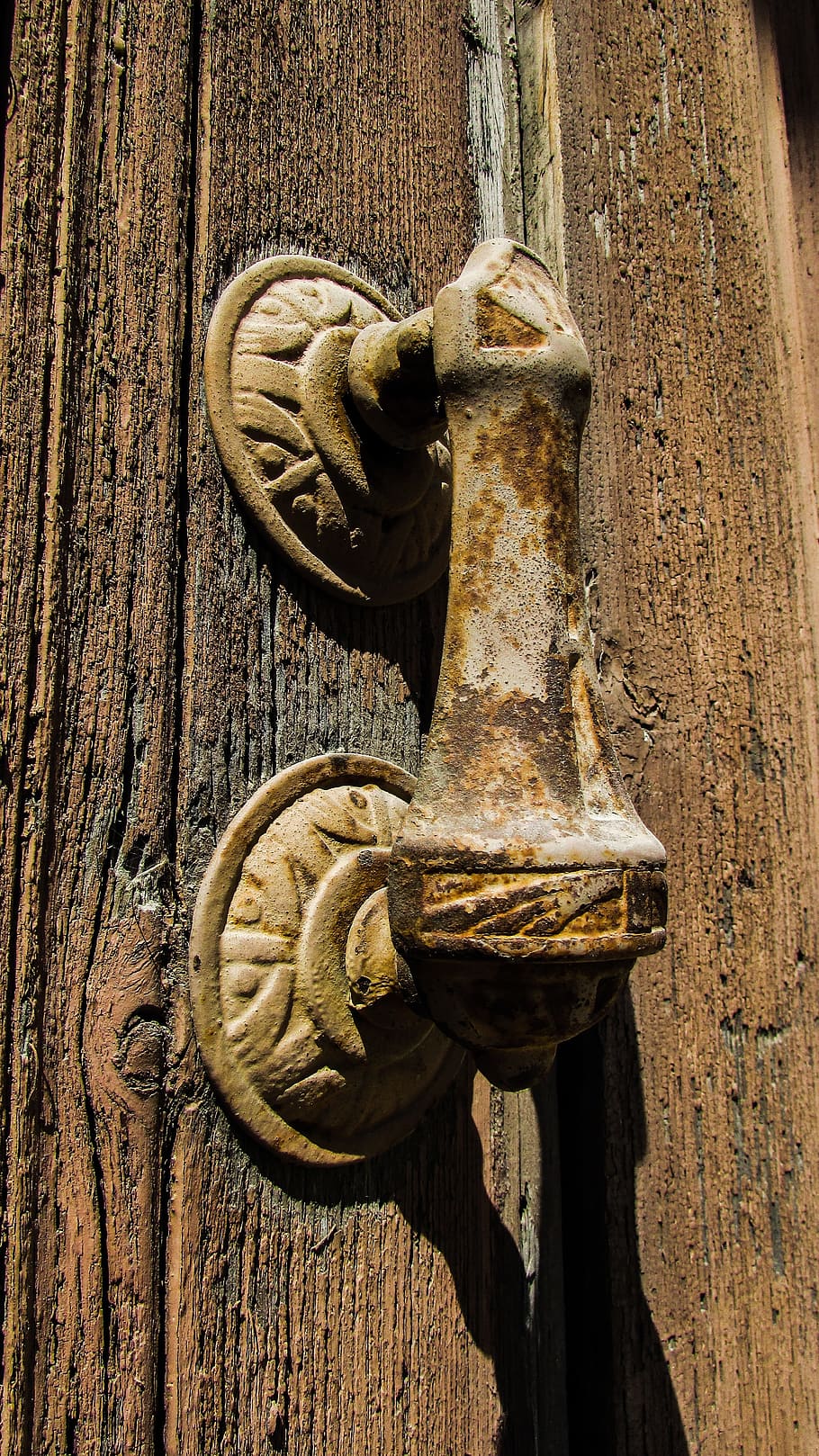 klepadlo, kovový, starý, antický, rezavý, dekorativní, vinobraní, staré Město, larnaca, Kypr, dřevo - materiál, dveře, architektura, staromódní, Rukojeť, brána, vchod, kov, vyšperkovaný, detail, kliku, nikdo, lev - kočičí, knoflík, bezpečnost, ochrana, den, bezpečnostní, texturou, slunečního světla, venku, 4K