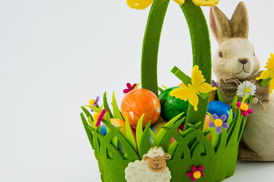 beix, conill, al costat, cistella, Pasqua, cistella, ous de Pasqua, color, Pasqua, ou, colorit, decoració, llebre, osterkorb, conill de Pasqua, aïllat, tancar, niu de Pasqua, Feliç Pasqua, gàbia de conill, flors, primavera, salutació de pasqua, pintura d'ous de Pasqua, infern, de colors, artificial, blanc, fons, papallona, sentit, paleta de colors, groc, frisch, estudi, ou de Pasqua, flor, celebració, cultures, representació animal, representació, cap gent, tir de l'estudi, festa, natura morta, a l'interior, joguina de peluix, art i artesania, menjar, joguina, planta amb flors, creativitat, pastís de pasqua, 5K