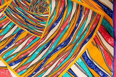 Gelb, Blau, rot, abstrakt, Malerei, Stoff, Textur, Farbe, Muster, Farbbild, Textil-, Makro, Detail, niemand, Weberei, Hintergründe, kopieren sie platz, horizontal, selektiver Fokus, Weichheit, Design, Kleidung, Mode, abstraktes Muster, keine Leute, Nahansicht, Hintergrund, lebendige Farbe, Studio, Baumwolle, Produktion, gemalt, Struktureffekt, mehrfarbig, Vollbild, große gruppe von gegenständen, Stillleben, High Angle View, Wahl, Tag, Band, Stapel, drinnen, Fülle, Variation, Metall, 5K, CC0, gemeinfrei, lizenzfrei