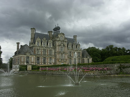 kasteel, grijs, wolk, Beaumesnil, hemel, grijs, wolk, fontein, water, Engeland, architectuur en gebouwen, architectuur, uk, ingebouwde structuur, reislocaties, Bekende plek, wolk - lucht, geschiedenis, buitenkant van het gebouw, reflectie, reisbestemmingen, natuur, gebouw, waterkant, religie, meer, dag, het verleden, gebedsruimte, geen mensen, buitenshuis, abdij, 2K, CC0, publiek domein, royaltyvrij