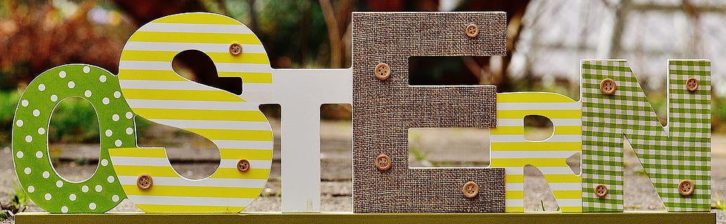 lettere indipendenti di ostern, Pasqua, uovo, colorato, buona Pasqua, uova colorate, uova di Pasqua, decorazioni pasquali, uovo di Pasqua, auguri di Pasqua, divertimento, decorazione, attività commerciale, finanza, comunicazione, nessuno, architettura, successo, esterno dell'edificio, giallo, tecnologia, struttura costruita, ricchezza, all'aperto, simbolo, ufficio, moneta, città, cartello, finanza aziendale e industria, panoramico, 5K, CC0, dominio pubblico, privo di copyright