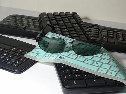 fedt nok, tastatur, skind, computer, computer tastatur, forbindelse, teknologi, forretning, computerudstyr, trådløs teknologi, finansiere, meddelelse, ingen mennesker, internet, desktop pc, indendørs, tæt på, virksomhedernes forretning, bruger computer, to objekter, computermus, stilleben, computer nøgle, 5K, CC0, offentligt domæne, royaltyfrie