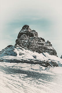 landschap van berg, rotsformatie fotografie, dag, berg-, sneeuw, pad, weg, zonlicht, hemel, schoonheid in de natuur, winter, koude temperatuur, scenics - natuur, kalmte, rustige scène, natuur, wolk - lucht, geen mensen, niet-stedelijke scène, rots, milieu, rock - object, landschap, solide, met sneeuw bedekte berg, buitenshuis, bergtop, extreem weer, 5K, CC0, publiek domein, royaltyvrij