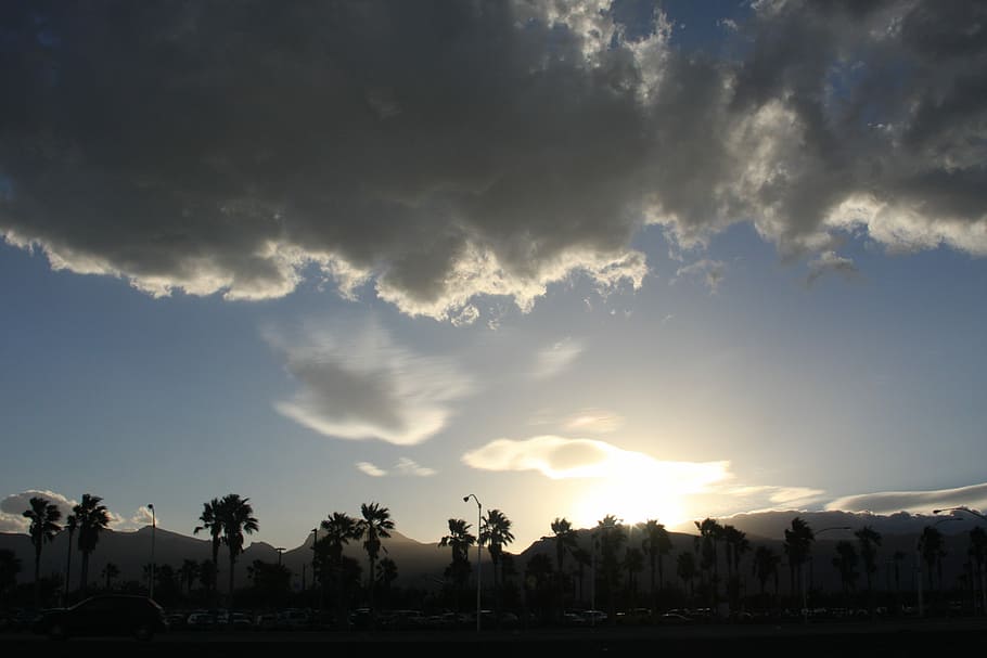 posta de sol, pesat, tempestuós, el temps, cel, tempestuós, temps, les Vegas, núvol - cel, arbre, tranquil·litat, escenics, cap gent, naturalesa, arquitectura, ciutat, exterior de l'edifici, estructura construïda, silueta, bellesa a la natura, escenics - natura, cel dramàtic, planta, a l'aire lliure, medi ambient, destinacions de viatge, llum solar, 4K
