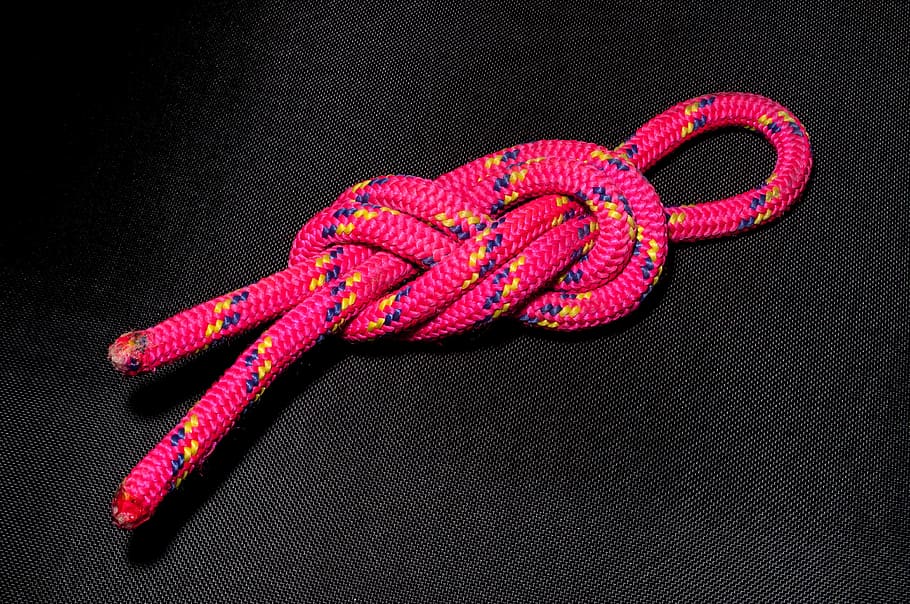 vuitè, node, nus, accessori, corda, cordes, vuitè node, cordó accessori, nudós, fons negre, tir de l'estudi, un animal, primer pla, cap gent, llana, a l'interior, color negre, tèxtil, color rosa, rèptil, multicolor, còpia espai, roba, patró, vista d’angle alt, natura morta, directament a sobre, temes d'animals, entrellaçats, 4K