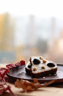 pastries, nuts, plate, two, slice breads, brown, toast, bread, fruit, food and drink, sweet food, food, sweet, freshness, dessert, indulgence, baked, temptation, selective focus, ready-to-eat, no people, unhealthy eating, still life, close-up, chocolate, indoors, table, cake, focus on foreground, snack, 4K, CC0, public domain, royalty free