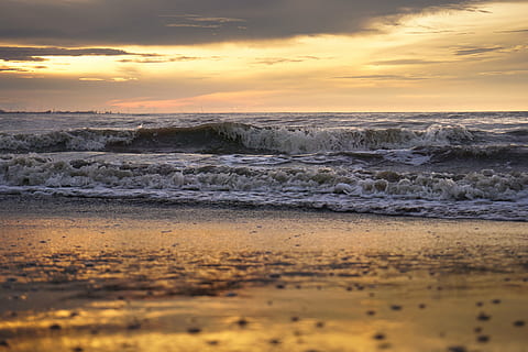 puesta de sol, Oceano, ola, aceh, dorado, soleado, arena, playa, mar, naturaleza, línea costera, cielo, agua, oscuridad, al aire libre, paisaje, luz del sol, scenics, Dom, belleza en la naturaleza, tierra, movimiento, paisajes - naturaleza, color naranja, horizonte sobre el agua, nube - cielo, horizonte, idílico, tranquilidad, nadie, poder en la naturaleza, agua que fluye, 5K, CC0, dominio público, libre de derechos