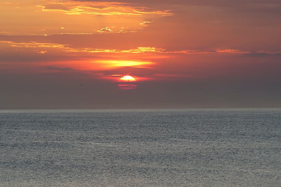 posta de sol, sol, rio, arraial do cabo, mar, turista, cel, estiu, paisatge, eventide, riu de Janeiro, Brasil, naturalesa, vespre, llum solar, escenics, escenics - natura, bellesa a la natura, aigua, horitzó, tranquil·litat, horitzó sobre l’aigua, escena tranquil·la, núvol - cel, color taronja, cel dramàtic, idíl·lic, medi ambient, cap gent, a l'aire lliure, cel romàntic, 4K