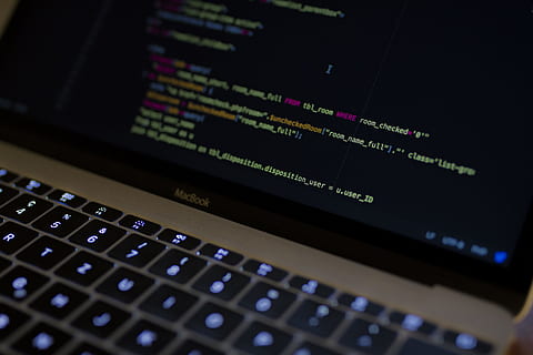 macbook, pro, images, codes de langue informatique, macbook d'argent, tourné, codage, sql, php, bouton, portable, base de données, code, La technologie, ordinateur, l'Internet, moniteur d'ordinateur, personne, Technologie sans fil, clavier d'ordinateur, la communication, fermer, pc, Industrie électronique, Les données, à l'intérieur, équipement informatique, lien, clavier, dispositif d'information portable, texte, écriture occidentale, réseau informatique, mise au point sélective, 5K, CC0, domaine public, libre de droits