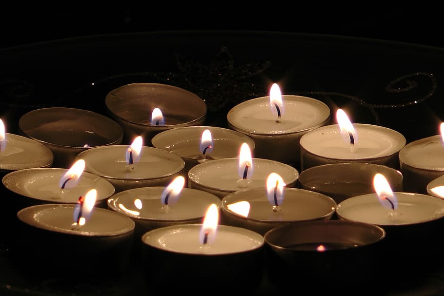 te, espelmes, vela, flama, endins, foc, espelmes de te, llum, macro, primer pla, bonic, concepte, cremant, calor - temperatura, espiritualitat, il·luminat, a l'interior, cap gent, foc - fenomen natural, naturalesa, fosc, brillant, nit, vista d’angle alt, decoració, medi ambient, equips d’il·luminació, creença, llum del te, 4K