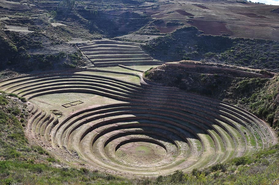 aèria, vista, amfiteatre, cusco, perú, inca, ruïna, agricultura, cusco, perú, al sud, Amèrica, sagrat, vall, incan, civilització, patrimoni, indígenes, antic, blat de moro, terrassa, pou, dia, a l'aire lliure, destinacions de viatge, cap gent, naturalesa, temes d'animals, vista d’angle alt, paisatge, medi ambient, història, bellesa a la natura, el passat, escena tranquil·la, viatjar, camp de terrasses, escenics - natura, antiga ruïna, arquitectura, turisme, civilització antiga, arqueologia, 2K