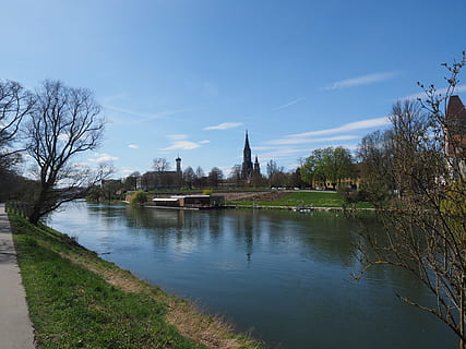 Ulmu, fluviul Dunarea, apă, münster, bancă, Dunărea, râu, cizmă, banca Dunării, ulm catedrală, navă, restaurant, restaurantul navei, casa pe barca, restaurant navei, boom-ul ulm, arhitectură, construită, copac, reflecţie, nici o persoana, cer, exteriorul clădirii, plantă, natură, zi, clădire, religie, destinații de călătorie, turism, călătorie, trecutul, istorie, în aer liber, 4K, CC0, domeniu public, fără drepturi de autor