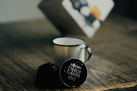 nescafe dolce gusto pack, ข้าง, เหยือก, ขาว, ถ้วย, ฝักกาแฟ, ด้านบน, ตาราง, กาแฟ, แก้วกาแฟ, เนสกาแฟ, ร้านกาแฟ, คาเฟ่, Dolce gusto, บ้านกาแฟ, อาหารและเครื่องดื่ม, ดื่ม, ในบ้าน, ข้อความ, มุ่งเน้นไปที่เบื้องหน้า, ไม่มีคน, ใกล้ชิด, ไม้ - วัสดุ, เครื่องดื่ม, สคริปต์ตะวันตก, กลุ่มวัตถุ, เลือกโฟกัส, ถ้วยกาแฟ, การสื่อสาร, อาหาร, มุมมองมุมสูง, เงา, ถ้วยชา, เครื่องถ้วยชาม, วัตถุกลุ่มเล็ก, 4K, CC0, โดเมนสาธารณะ, ค่าลิขสิทธิ์ฟรี