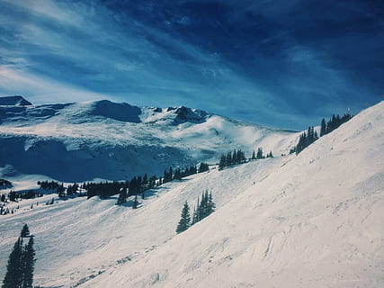 montagna di neve, la neve, montagne, inverno, paesaggio, natura, freddo, cielo, bianca, alpino, collina, all'aperto, scenario, Alpi, gamma, panoramico, congelato, tranquillo, natura selvaggia, albero, ambiente, temperatura fredda, montagna, scenics - natura, bellezza nella natura, nuvola - cielo, scena tranquilla, catena montuosa, la tranquillità, pianta, blu, terra, montagna innevata, nessuno, Pino, picco di montagna, albero di conifere, 1080P, CC0, dominio pubblico, privo di copyright