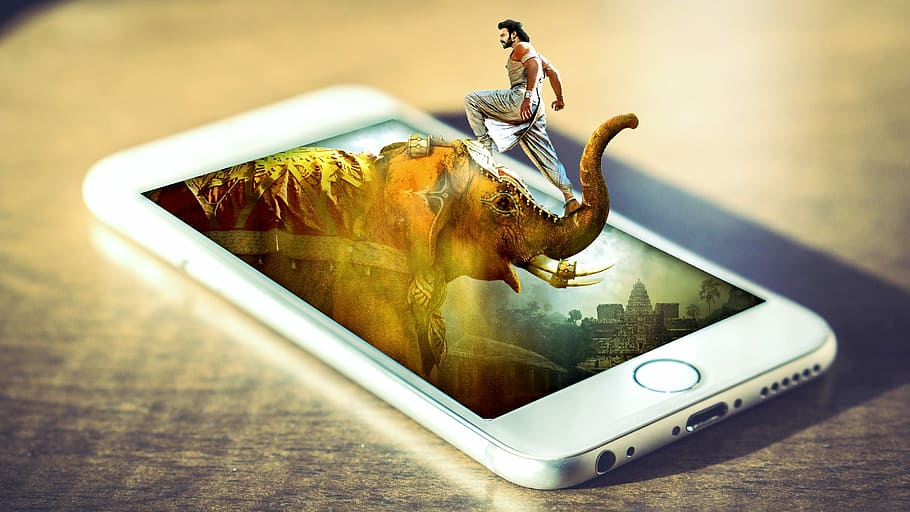 creatiu, efecte de tres d, manipulació, a l'aire lliure, gent, imaginació, humà, estudi, Bollywood, confusió, tecnologia sense fils, comunicació, tecnologia, dispositiu d’informació portàtil, telèfon mòbil, primer pla, connexió, telèfon intel·ligent, centrar-se en primer pla, a l'interior, cap gent, taula, comoditat, sol objecte, menjar, natura morta, menjar i beguda, material de fusta, riquesa, 4K