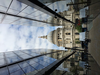Nouveau, vieux, bâtiment en dôme, verre, muré, jour, bâtiment, ville, personnes, nuage, réflexion, #cathédrale, #St.Paul, #Royaume-Uni, #Londres, Royaume-Uni, architecture, structure construite, extérieur du bâtiment, ciel, nuage - ciel, verre - matériel, journée, grand - haut, la nature, Destinations de voyage, extérieur d'immeuble de bureaux, moderne, tourisme, la tour, personne, gratte ciel, en plein air, paysage urbain, directement en dessous, quartier financier, 2K, CC0, domaine public, libre de droits