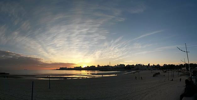 uruguay, posta de sol, cel, sol, Amèrica, viatjar, paisatge, aigua, núvol - cel, mar, terra, platja, bellesa a la natura, escenics - natura, naturalesa, persones incidentals, tranquil·litat, escena tranquil·la, sorra, color taronja, silueta, idíl·lic, horitzó, festa, a l'aire lliure, horitzó sobre l’aigua, 2K, CC0, domini públic, lliure de regalies