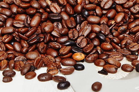 Kaffee, Kaffeebohnen, Cafe, geröstet, Koffein, braun, Aroma, Bohnen, Kaffeerösten, aromatisch, profitieren von, Stimulans, köstlich, genießen, Getränk, Kaffee trinken, geröstete Kaffeebohne, Essen und Trinken, Lebensmittel, Frische, große gruppe von gegenständen, Stillleben, keine Leute, drinnen, Nahansicht, Kaffeebohne, Hintergründe, Vollbild, Fülle, Erfrischung, Snack, 4K, CC0, gemeinfrei, lizenzfrei