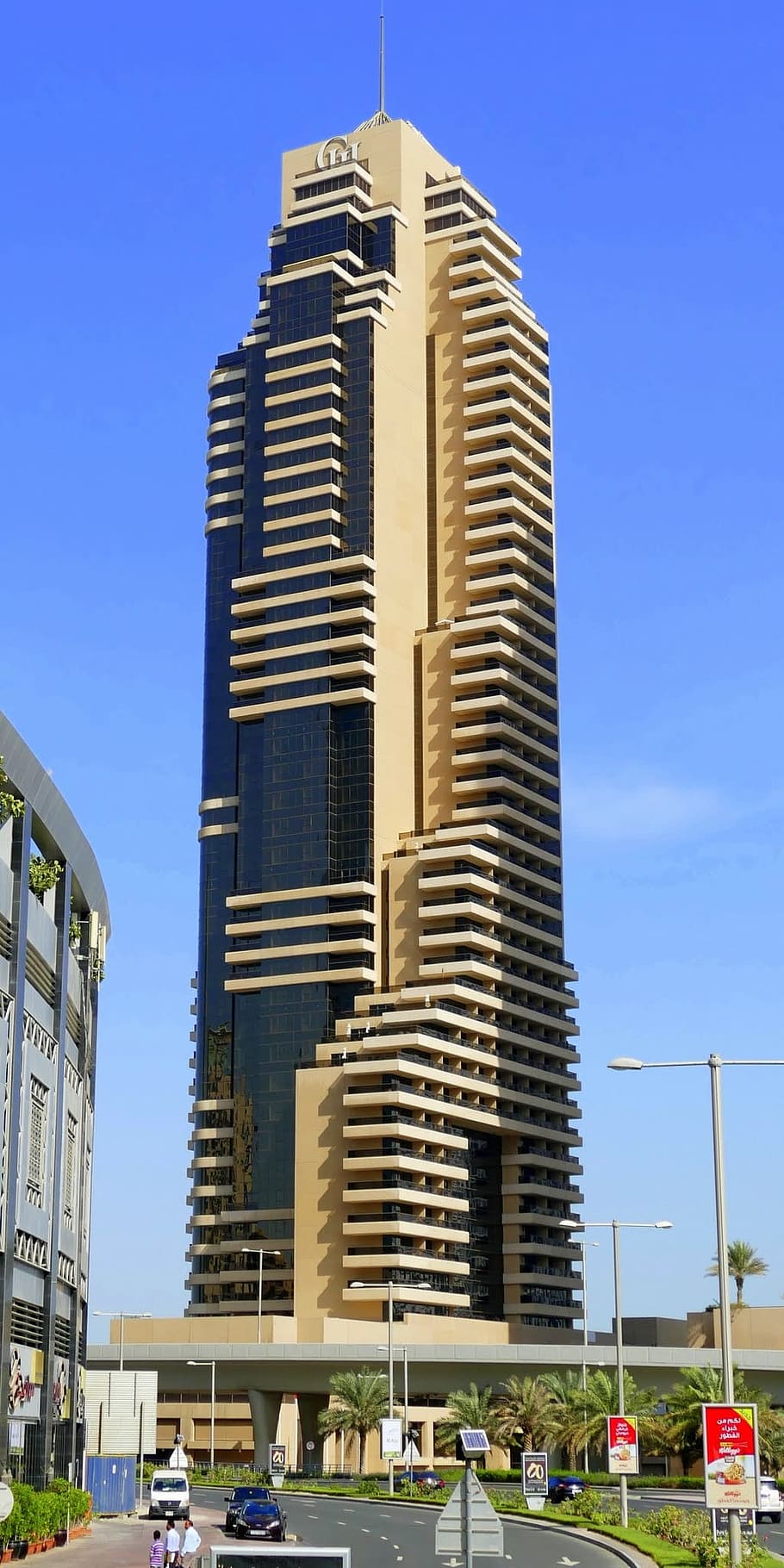 Dubai, skyskraber, u a, en e, stor by, du en e, arkitektur, skyline, skyline af dubai, skyskrabere, by, bygning udvendig, himmel, skyfri himmel, bygget struktur, kontorbygning udvendig, bygning, høj - høj, moderne, transportform, kontor, tårn, dag, natur, transportmidler, blå, lav vinkel visning, bil, udendørs, luksus, finansdistrikt, 1080P