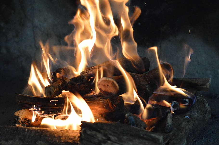 foc, lena, flames, calor, foguera, tronc, fusta, cremar, flama, cremant, calor - temperatura, cap gent, primer pla, indústria del metall, foc - fenomen natural, naturalesa, registre, material de fusta, llenya, brillant, moviment, a l'aire lliure, llar de foc, campament, color taronja, nit, 2K