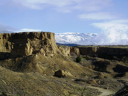 Skottland, fjellene, skyer, himmel, landskap, snø, tåke, formasjoner, dal, ravine, bergarter, planter, gress, natur, utenfor, land, landsbygda, scenisk, scenics, utendørs, ingen folk, dag, stein, rock-objekt, miljø, fast, sky - himmel, fjell, naturskjønnhet - natur, skjønnhet i naturen, bergformasjon, ikke-urbane scene, ro, geologi, rolig scene, fjern, fjellkjede, tørt klima, erodert, klima, 1080P, CC0, offentlig domene, opphavsrett gratis