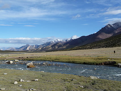 muntanyes, riu, Índia, muntanya, bellesa a la natura, escenics - natura, aigua, escena tranquil·la, cel, paisatge, medi ambient, tranquil·litat, núvol - cel, Serra, escena no urbana, dia, naturalesa, neu, herba, llac, temperatura de fred, cap gent, muntanya nevada, 2K, CC0, domini públic, lliure de regalies