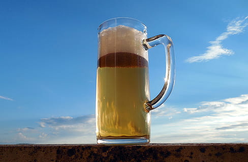 tæt på, Foto, øl krus, fyldt op, øl, drikke, forfriskning, alkohol, ølglas, glas, alkoholiker, drage nytte af, sommer, parti, fejre, brygge, bryggeri, mad og drikke, stilleben, drikkeglas, himmel, øl - alkohol, husholdningsudstyr, ingen mennesker, bord, skummende drikke, glas - materiale, friskhed, blå, kop, pint glas, krukke - krukke, 2K, CC0, offentligt domæne, royaltyfrie
