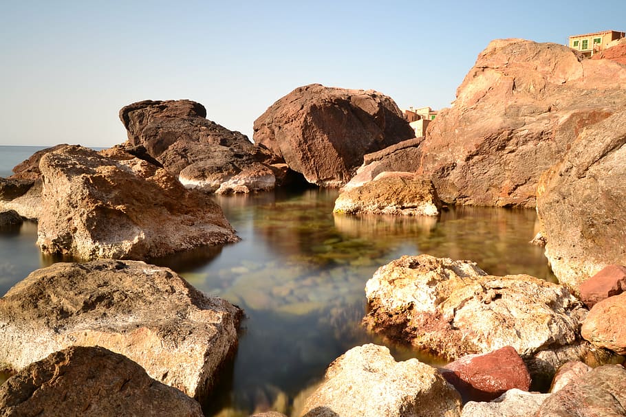 paisatge, roques, mar, naturalesa, llum, espanya, mallorca, sóller, oceà, rock - object, aigua, a l'aire lliure, posta de sol, línia de costa, estiu, rock, sòlid, formació de roca, tranquil·litat, bellesa a la natura, escenics - natura, cap gent, cel, reflexió, dia, escena tranquil·la, terra, escena no urbana, cel clar, erosionat, 4K